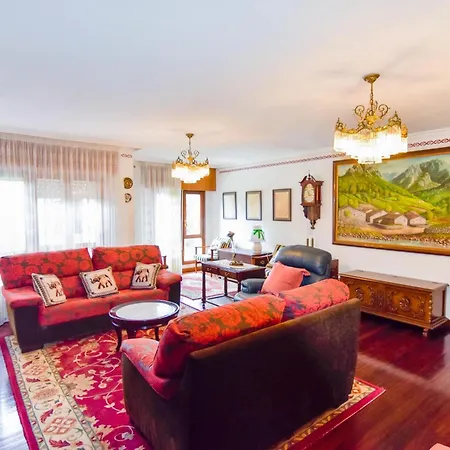 Casa Espaciosa Ideal Para Celebraciones Holiday home Santander